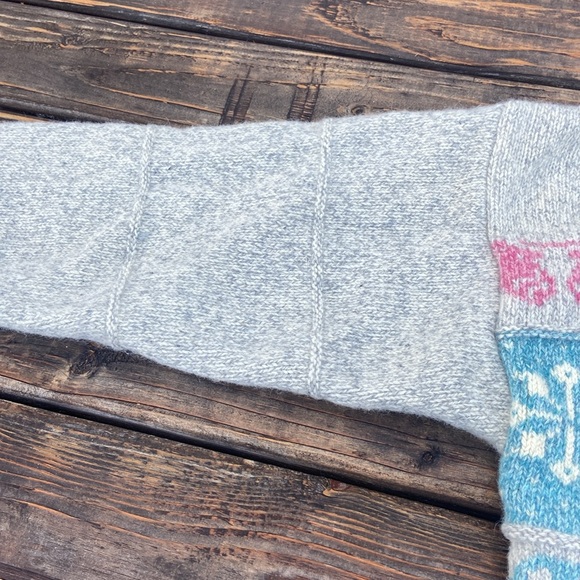 Vintage Woolrich Wool Blend Winter Themed Button Down Cardigan, Size small - Picture 2 of 9